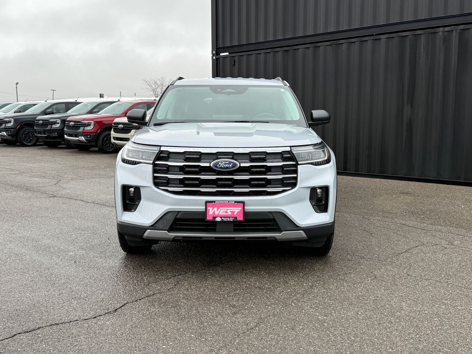 View vehicle photo 3