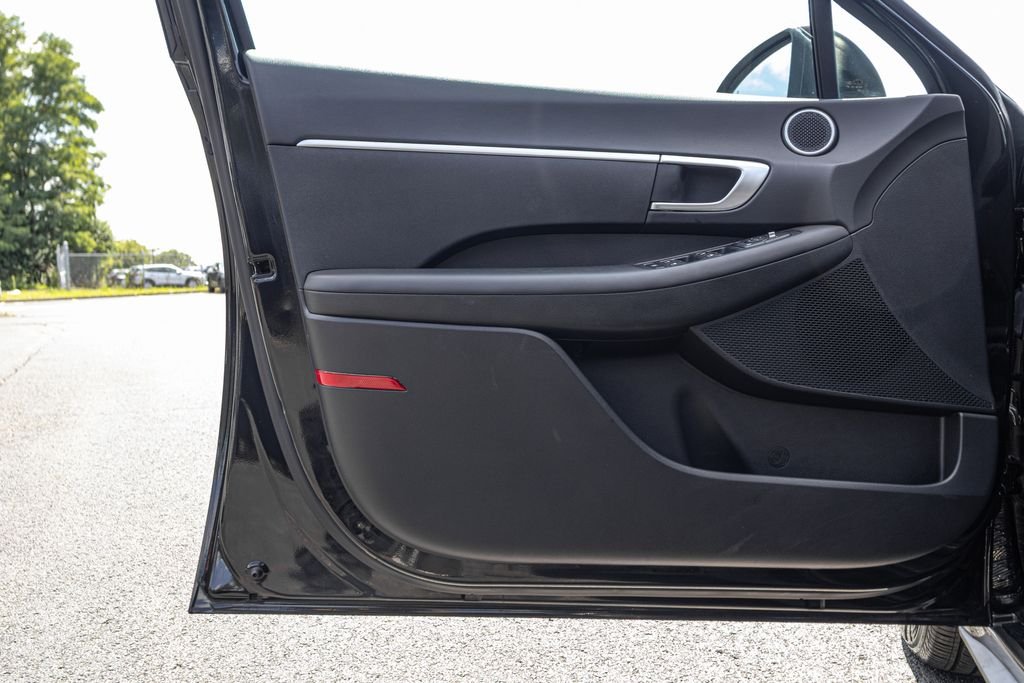 Certified Used 2023 Black Hyundai SE image 27