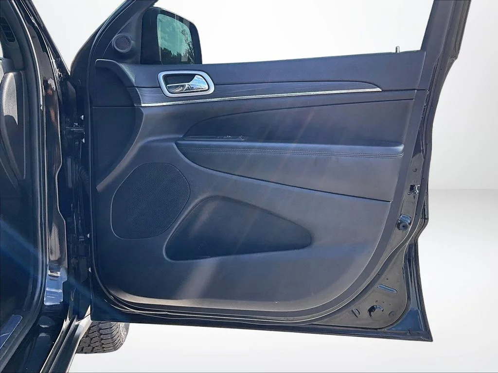 Used 2019 Black Jeep Limited image 25