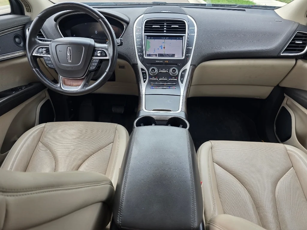 Used 2019 Blue Diamond Metallic Lincoln Reserve image 26