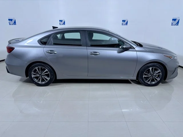 Used 2023 STEEL_GREY Kia LXS image 9