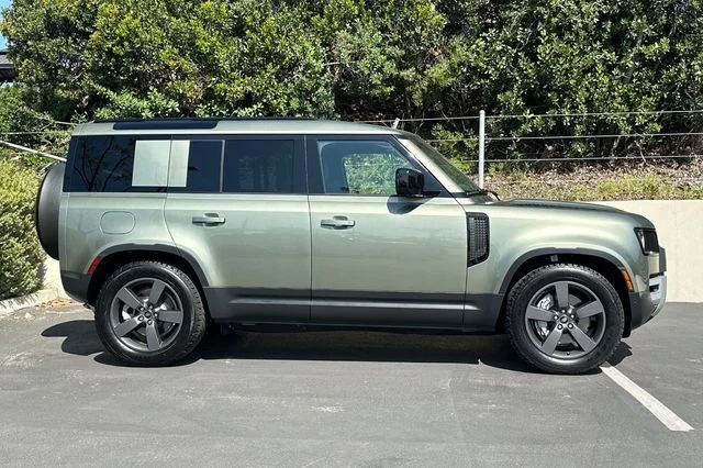 Certified Used 2025 Green Land Rover S image 6