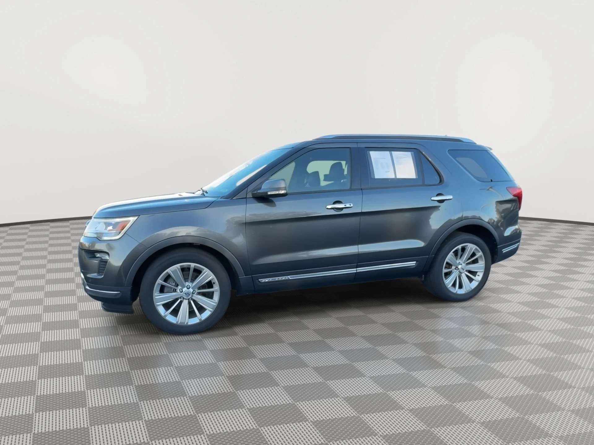 Used 2019 Magnetic Ford Limited image 4