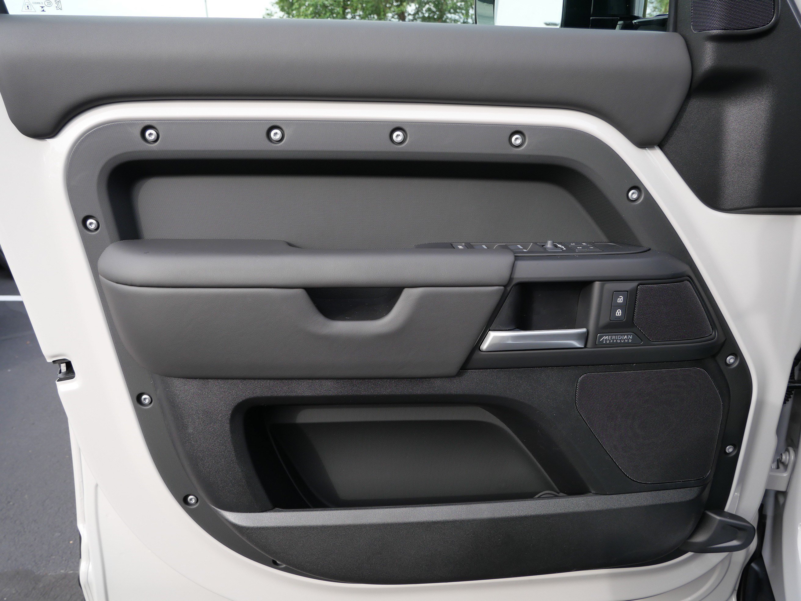 New 2026 Borasco Grey Land Rover X-Dynamic SE image 4