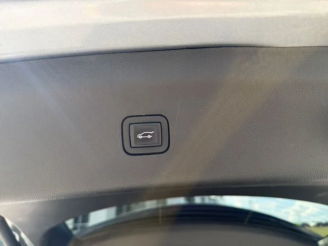 Used 2023  Buick Essence image 67
