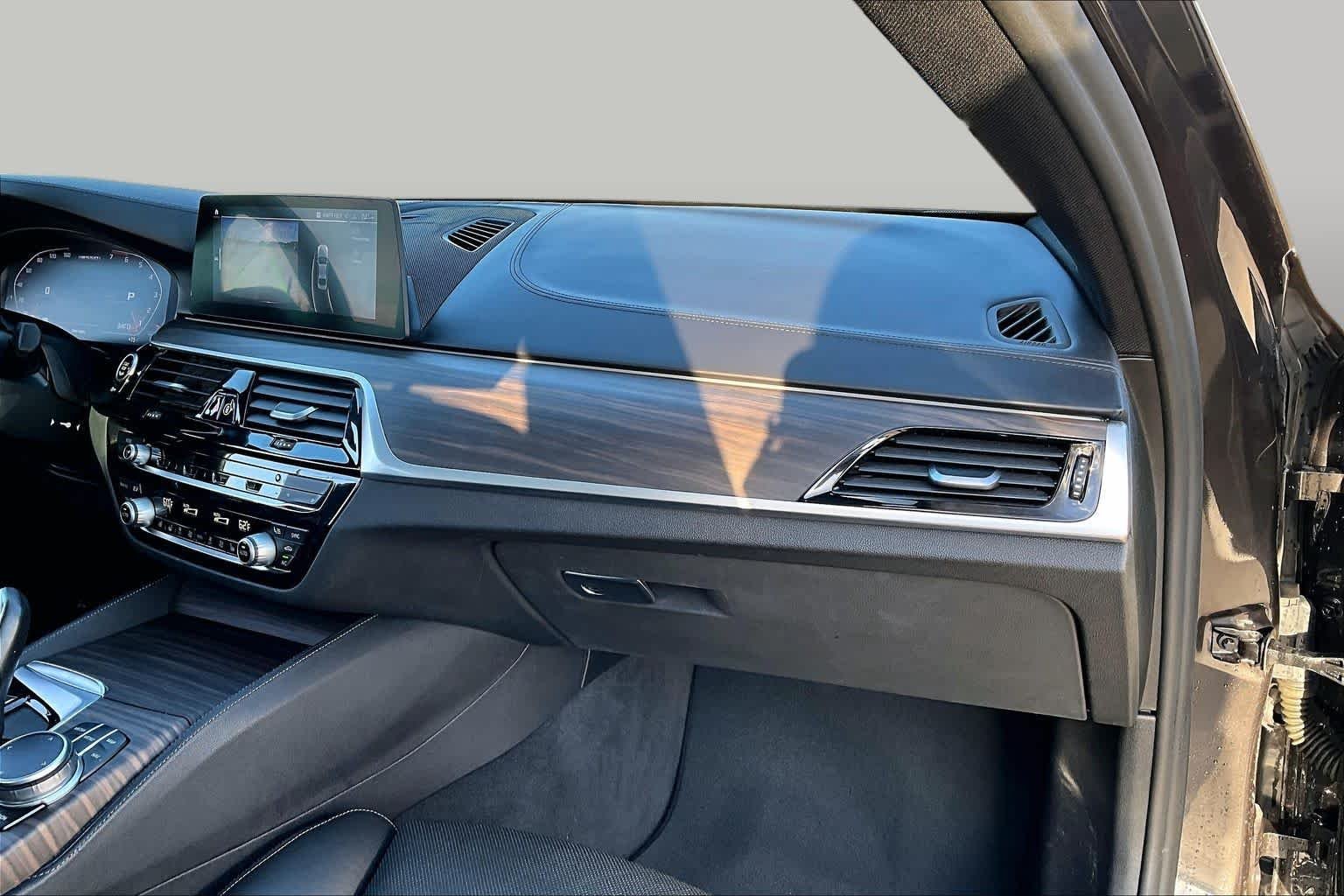 Used 2020 Dark Graphite Metallic BMW M550i xDrive image 18