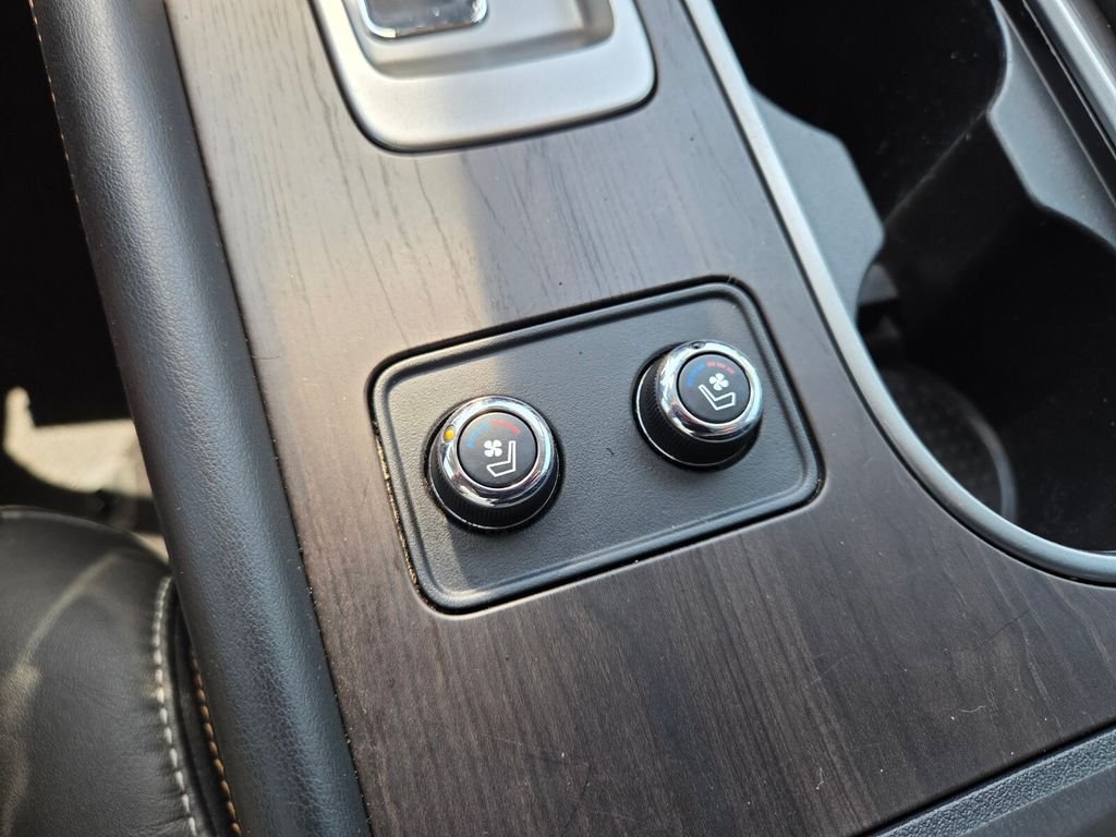 Used 2021 White Nissan Platinum image 31