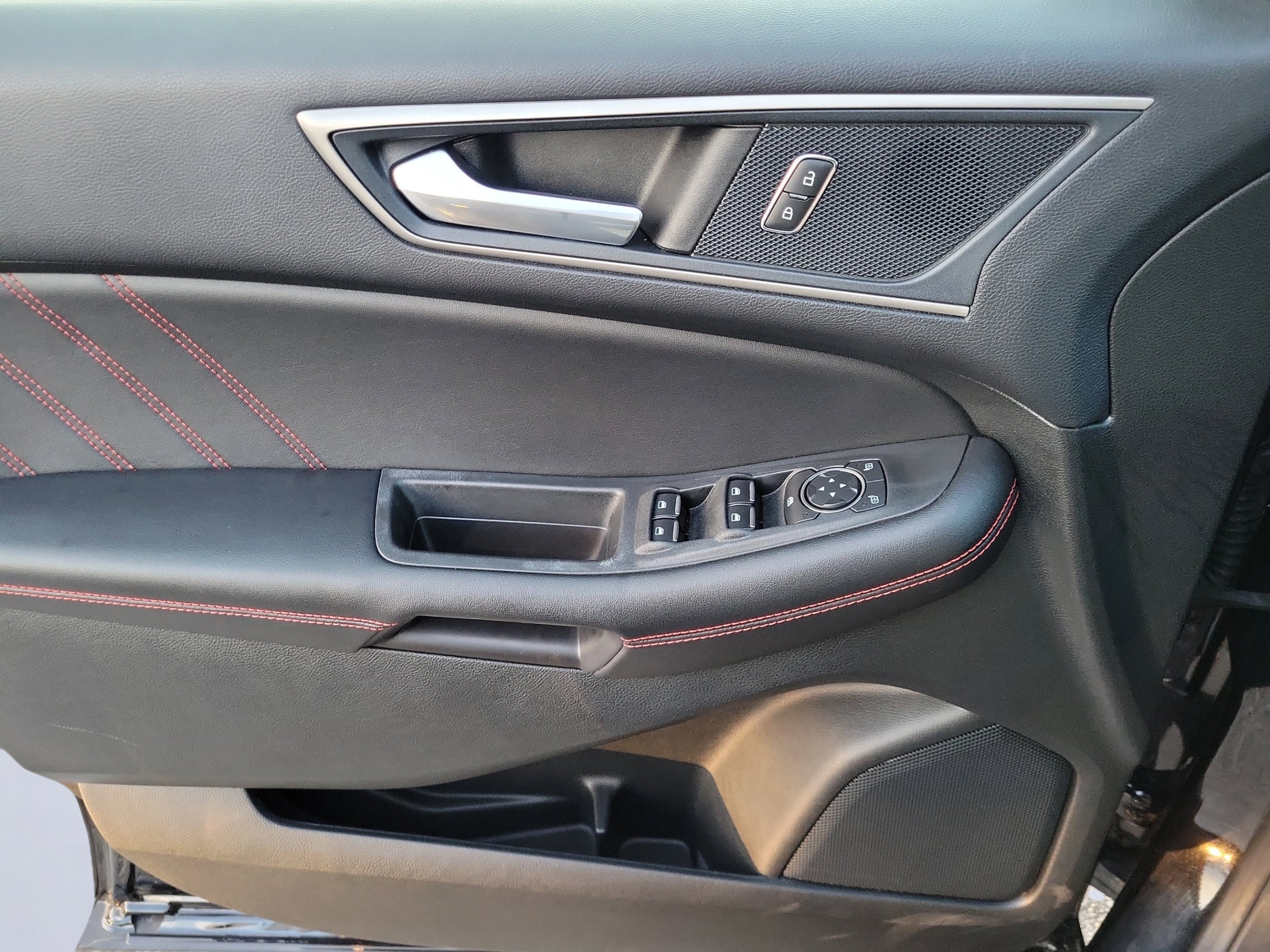 Used 2022 Black Metallic Ford ST Line image 25