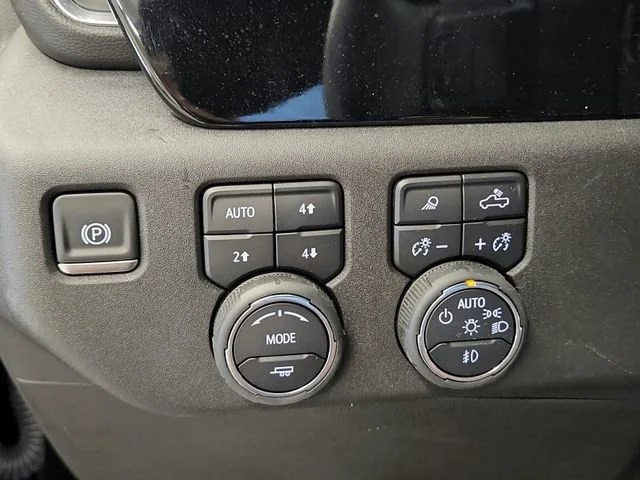 Used 2026 Black Chevrolet High Country image 28