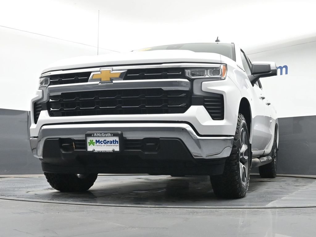 Used 2025 White Chevrolet LT image 7