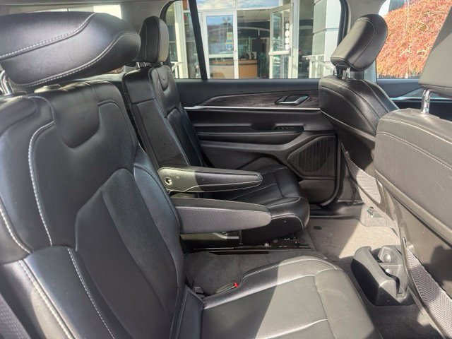 Used 2023 White/off-white Jeep Limited image 27