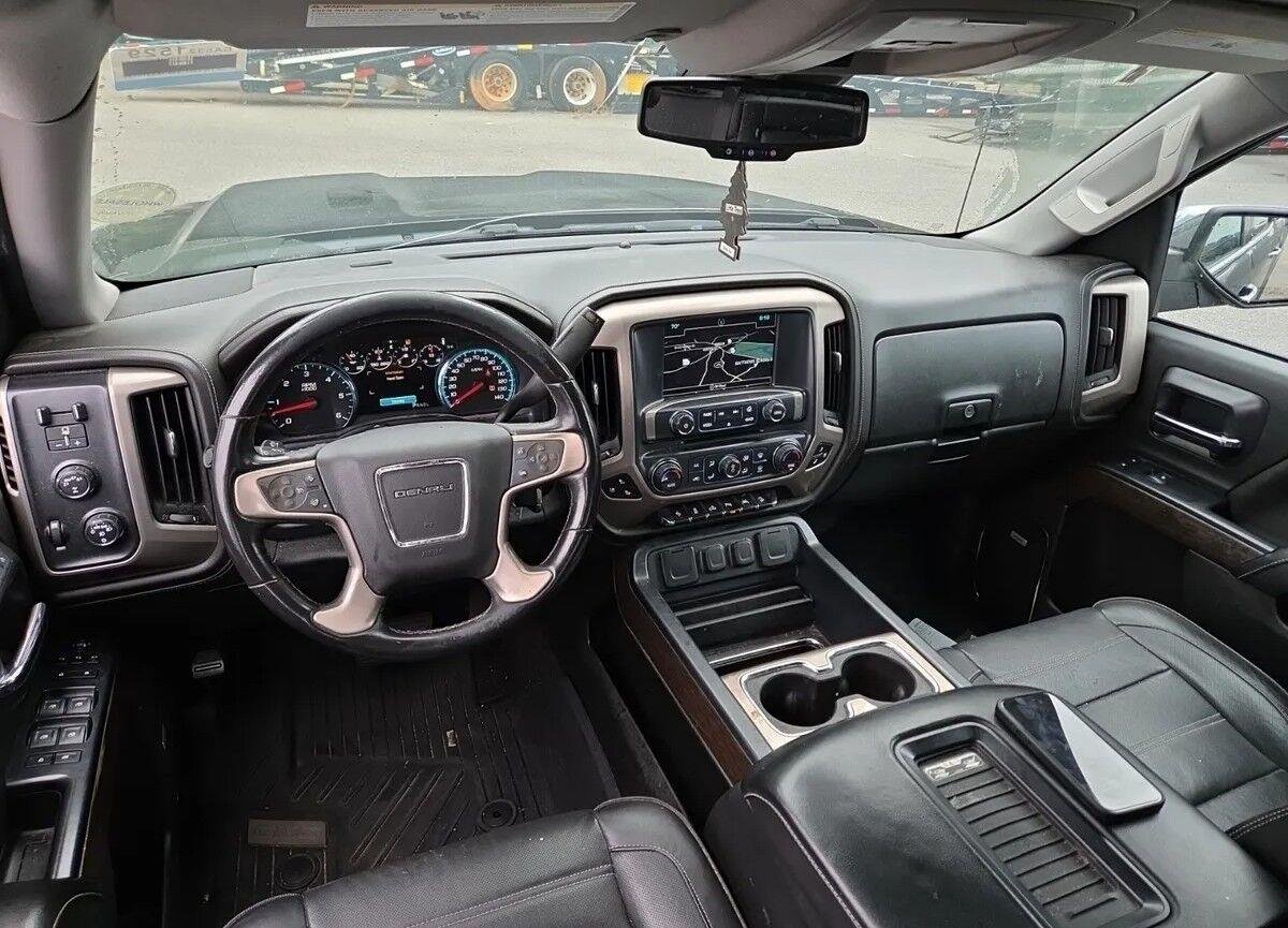 Used 2017 Onyx Black GMC Denali image 6