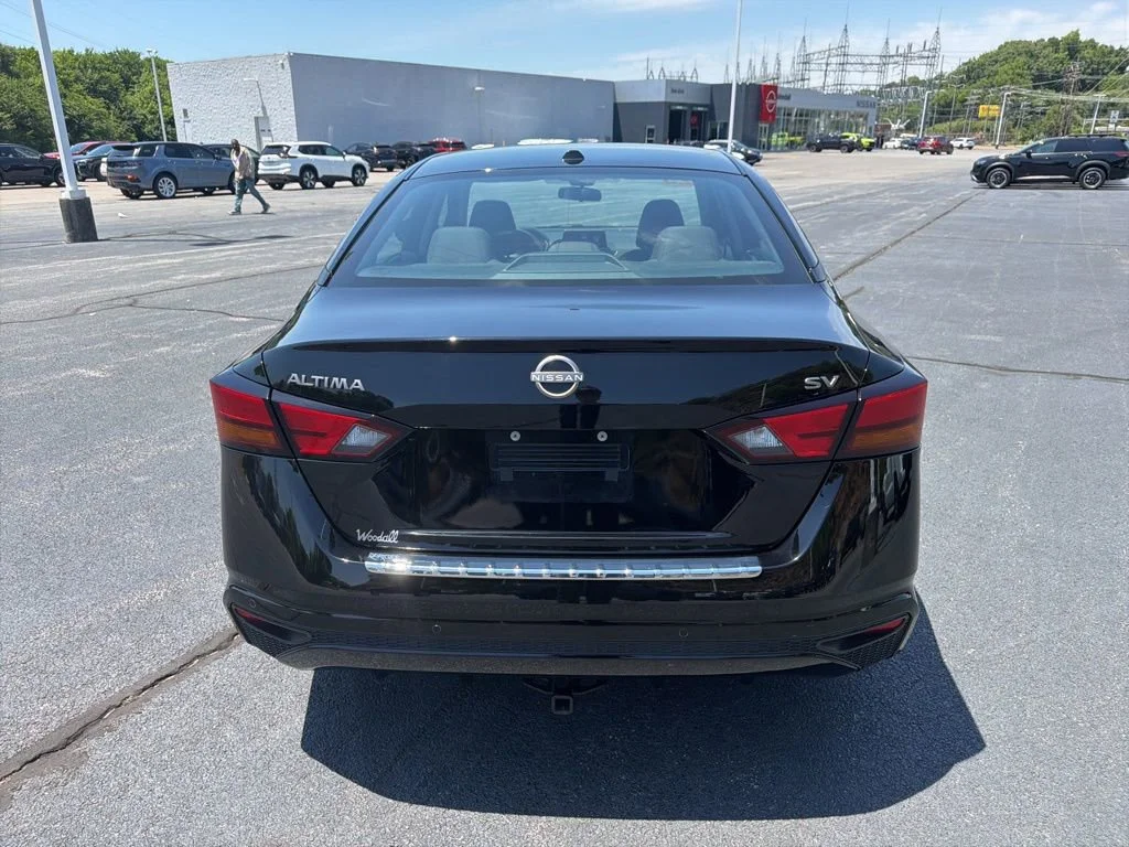 Used 2023 Black Nissan 2.5 SV image 6