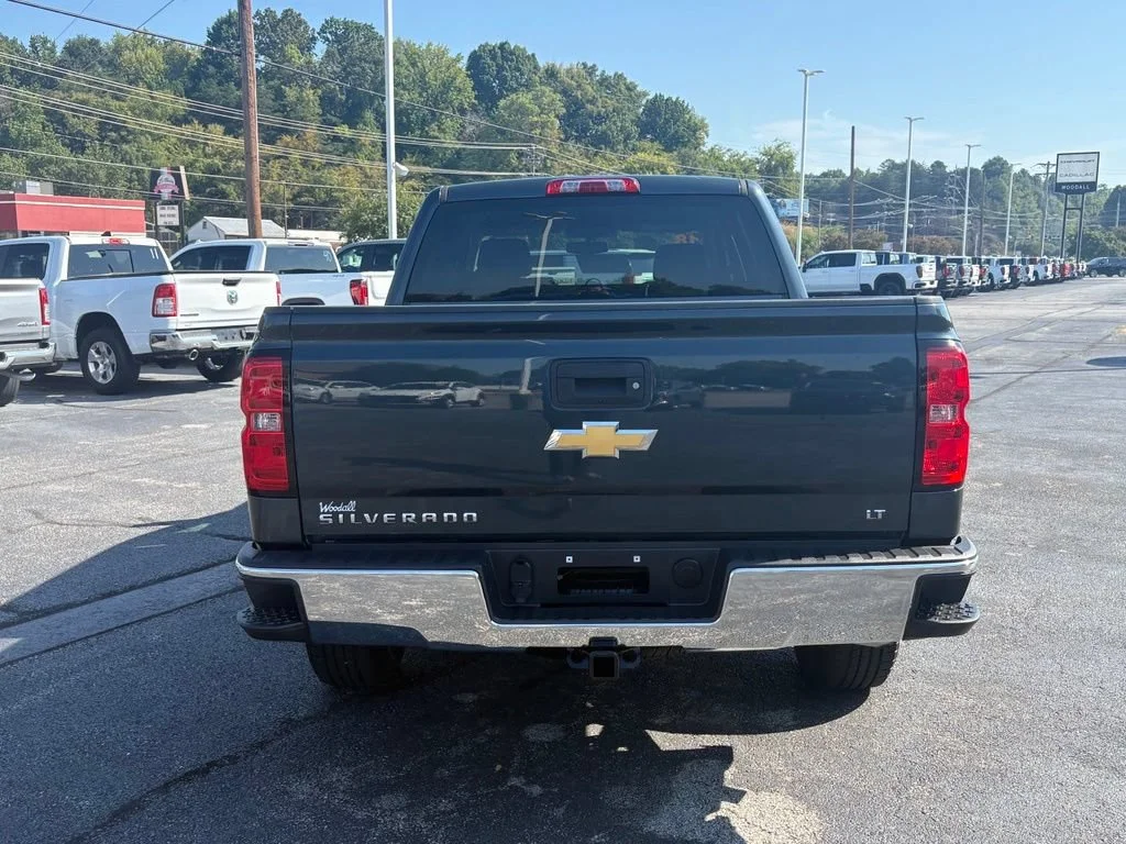Used 2018 GRAPHITE METALLIC Chevrolet LT image 6