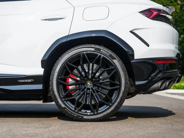 Used 2025  Lamborghini SE image 10