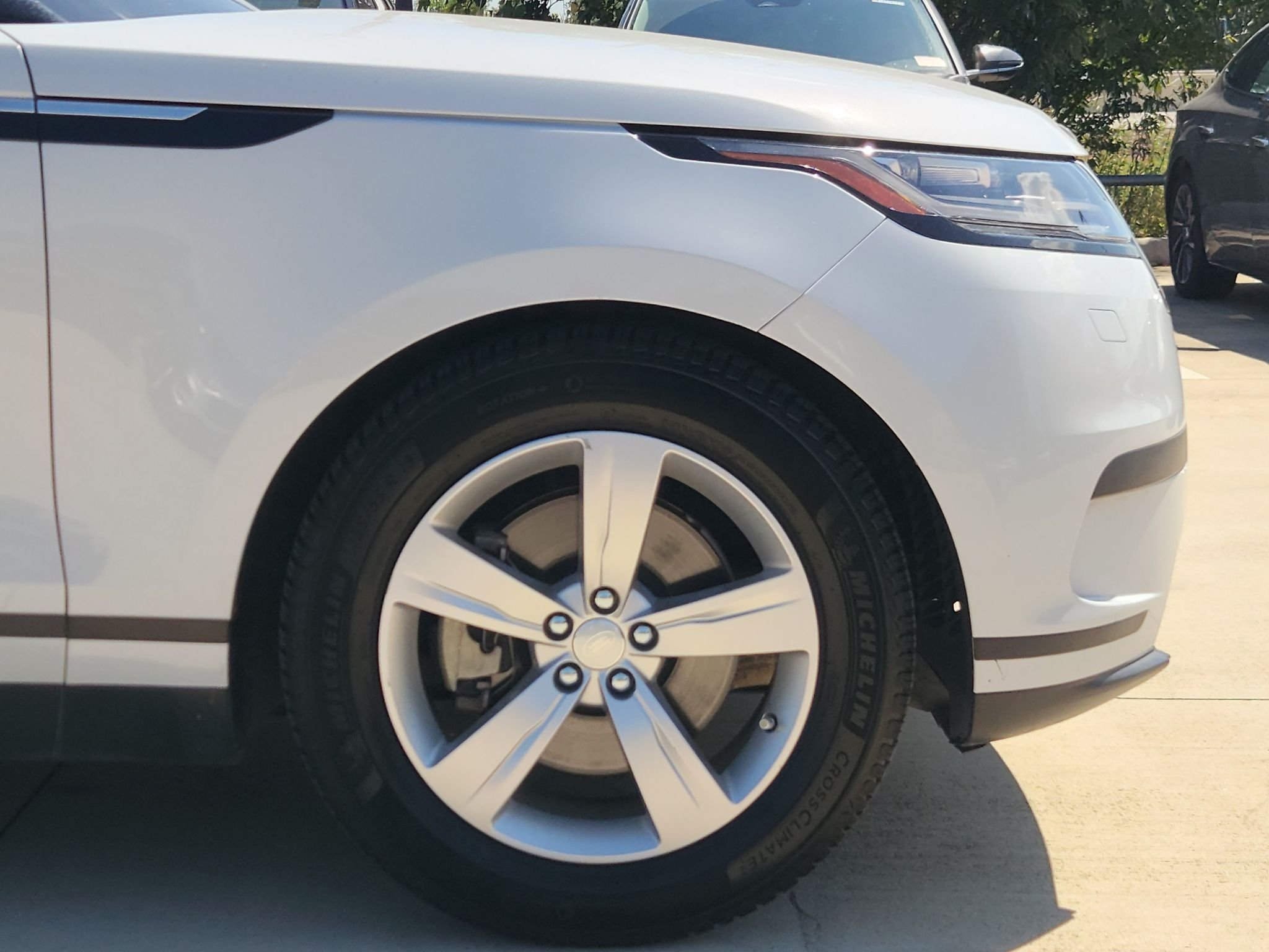 Used 2018 Fuji White Land Rover S image 9
