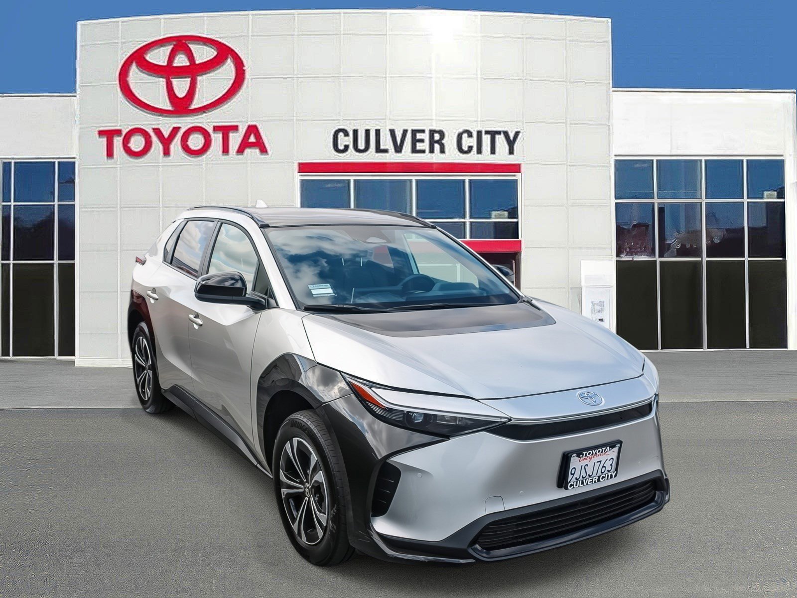 2023 Toyota bZ4X XLE FWD's photo
