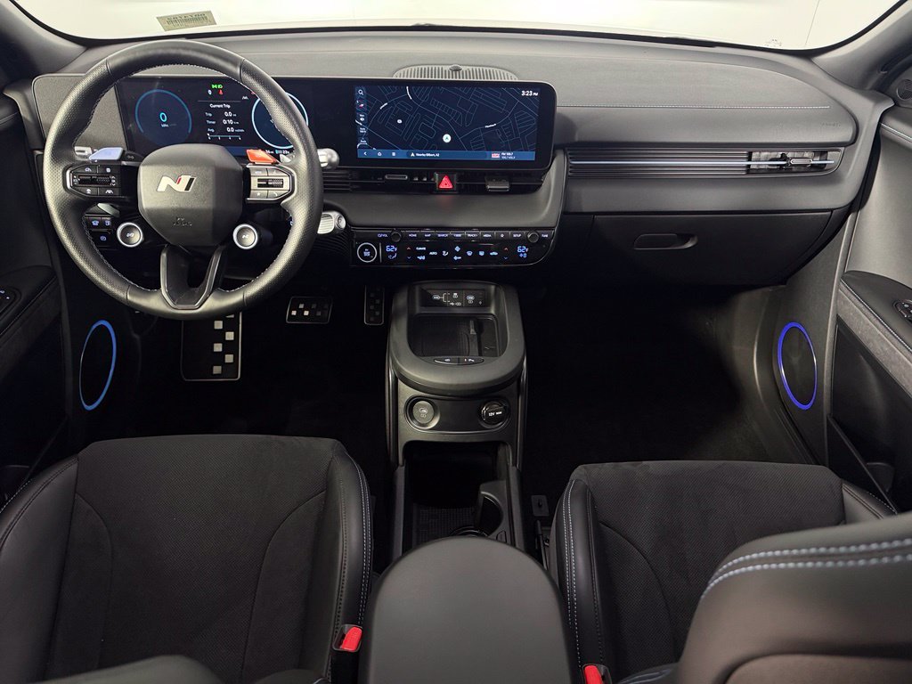 Used 2025 White Hyundai Base image 11