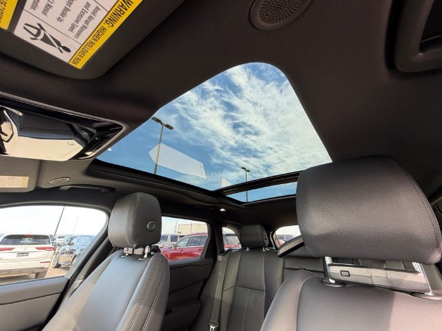 Used 2024  Land Rover Dynamic SE image 29
