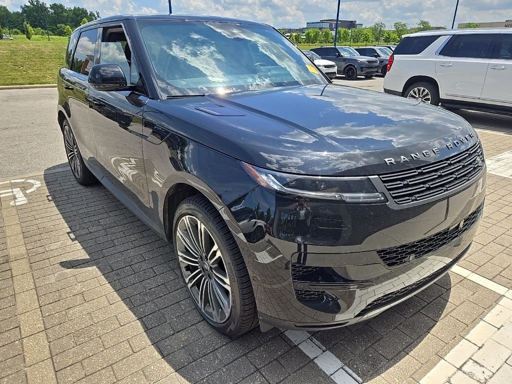 Used 2024 Santorini Black Metallic Land Rover SE image 3