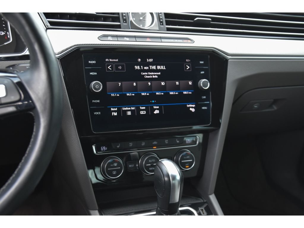Used 2020 Deep Black Pearl Volkswagen SEL Premium R-Line image 19