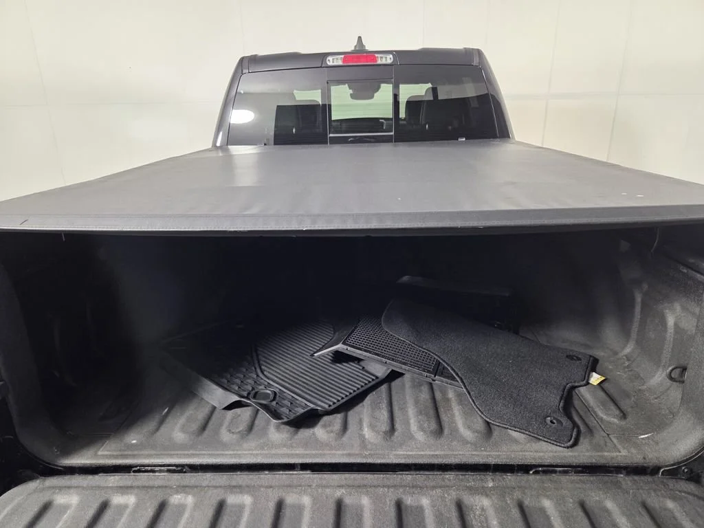 Used 2021 Diamond Black Crystal Pearlcoat Ram Laramie image 28