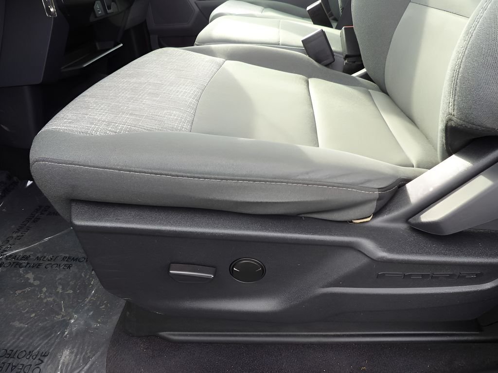 Used 2023 Oxford White Ford XLT image 15