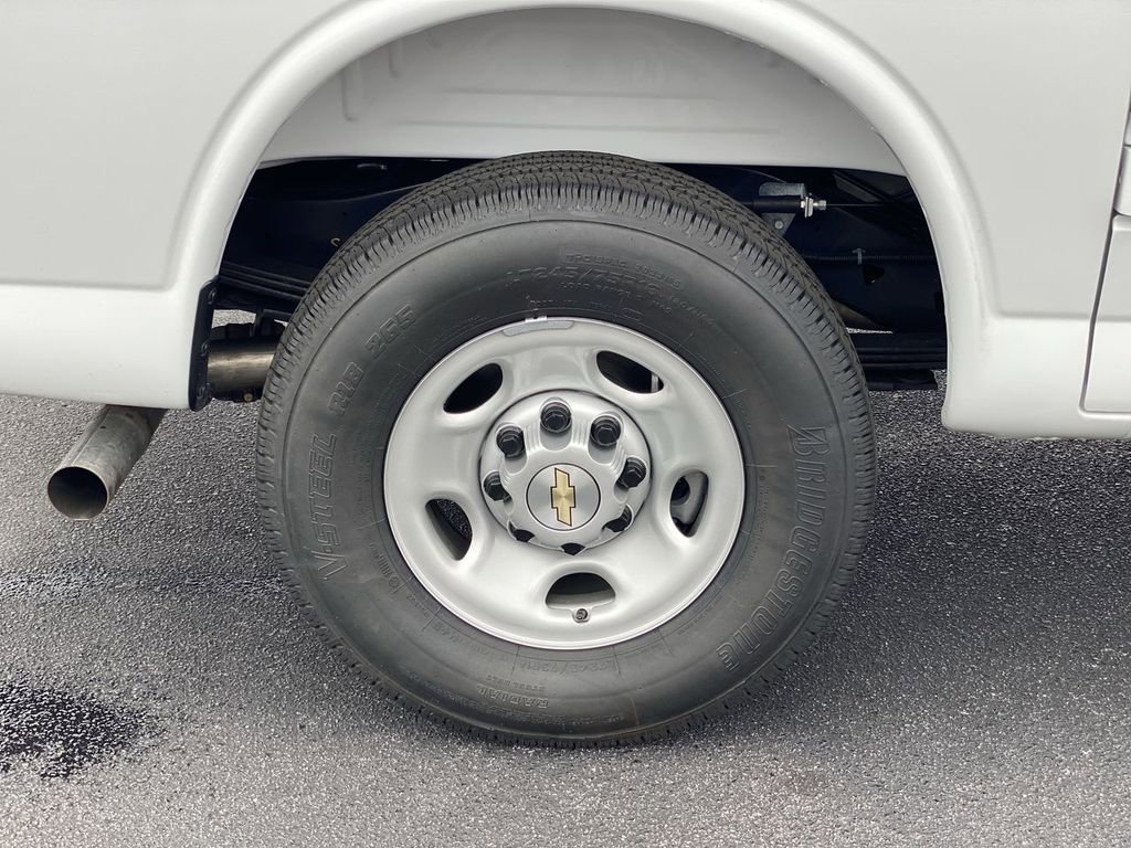 2025 Chevrolet Express Cargo Work Van - Photo 34