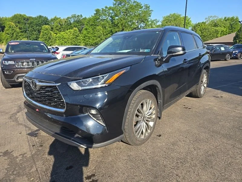 Used 2022 Black Toyota Platinum image 3