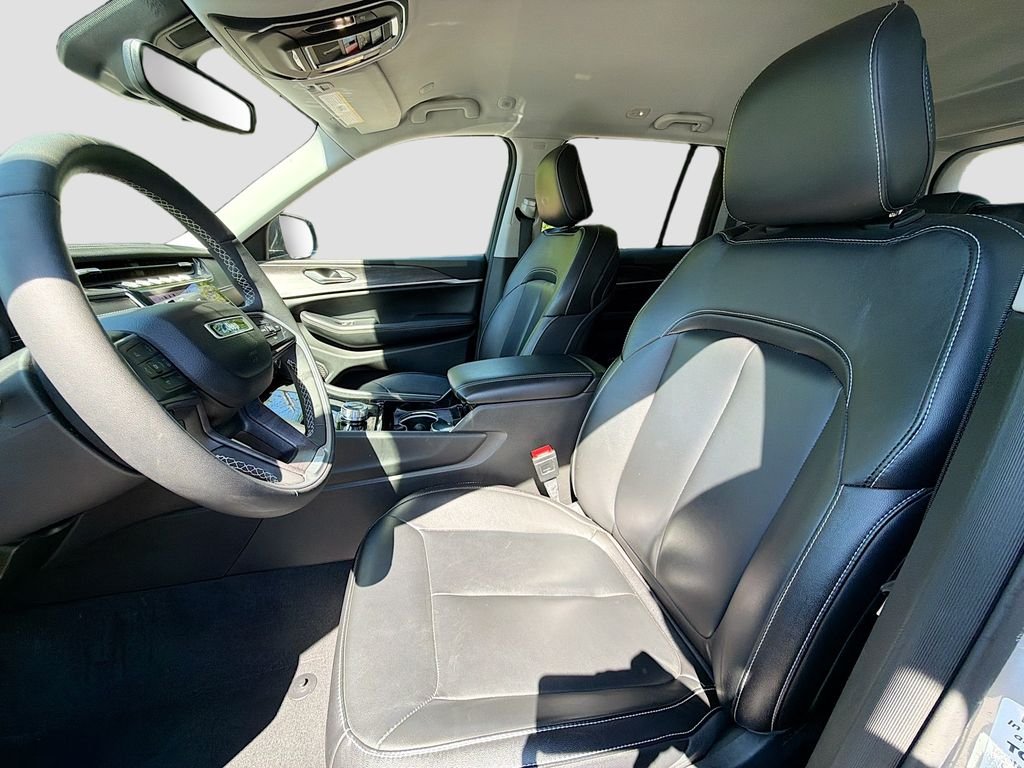 Used 2023 Silver Zynith Jeep Limited image 19