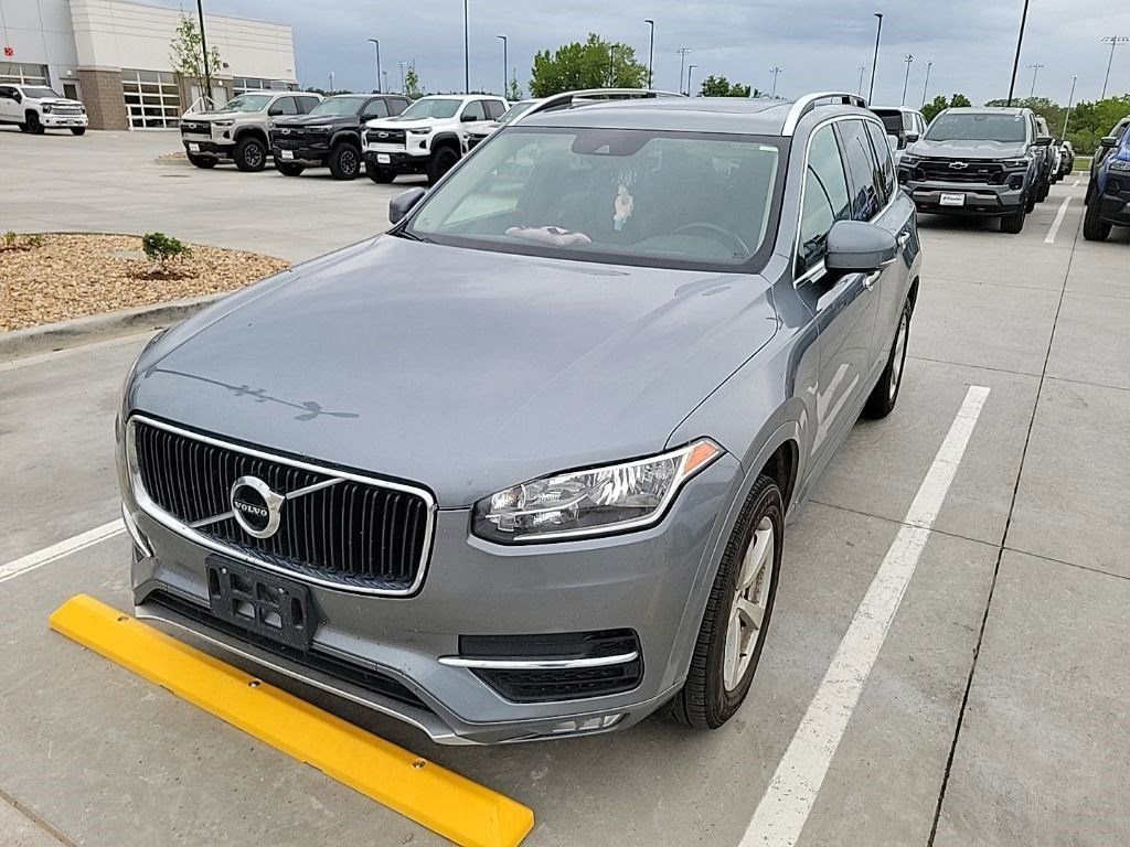 2016 Volvo XC90 T5 AWD Momentum's photo