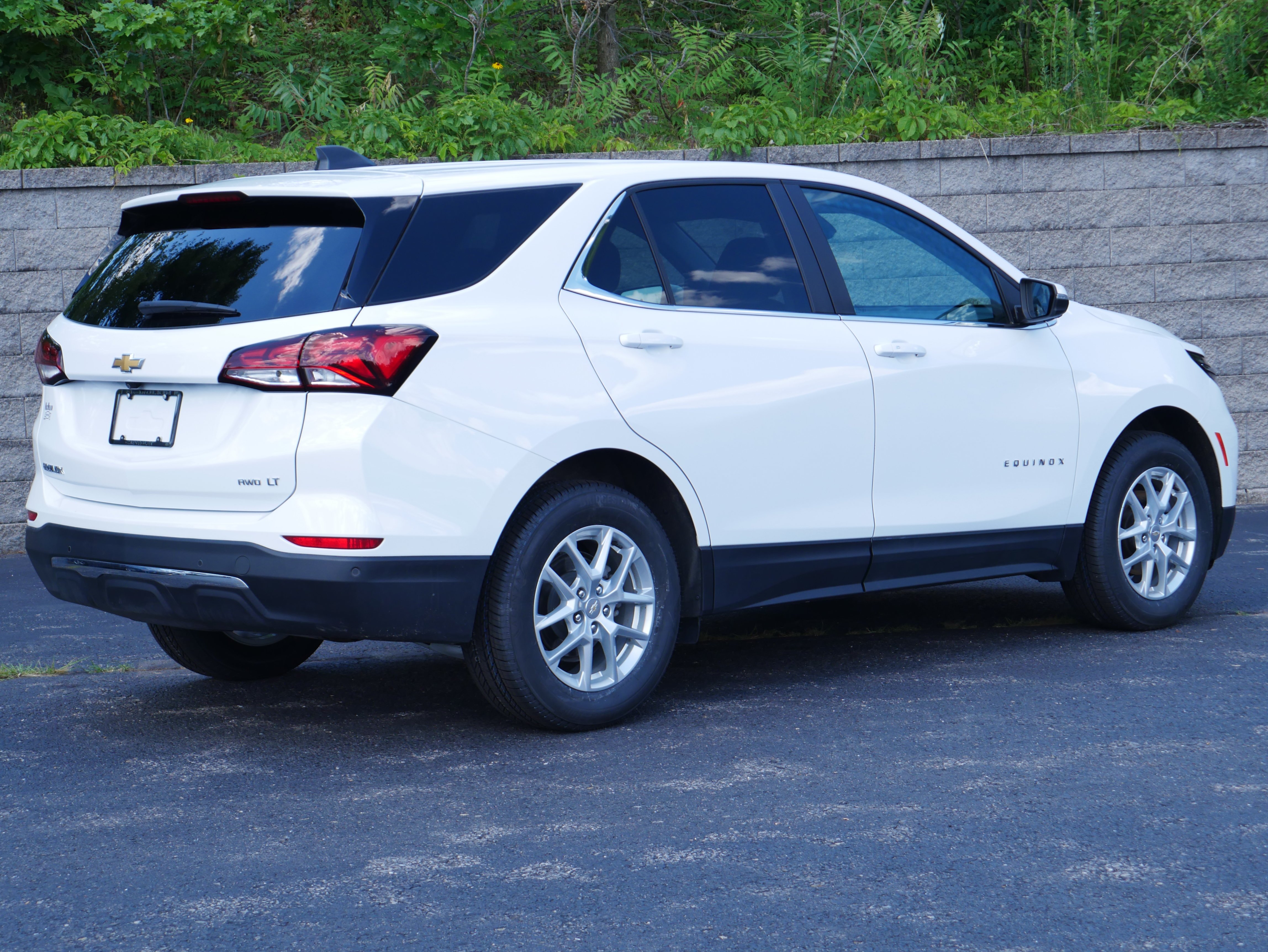 Used 2024 Summit White Chevrolet LT image 7