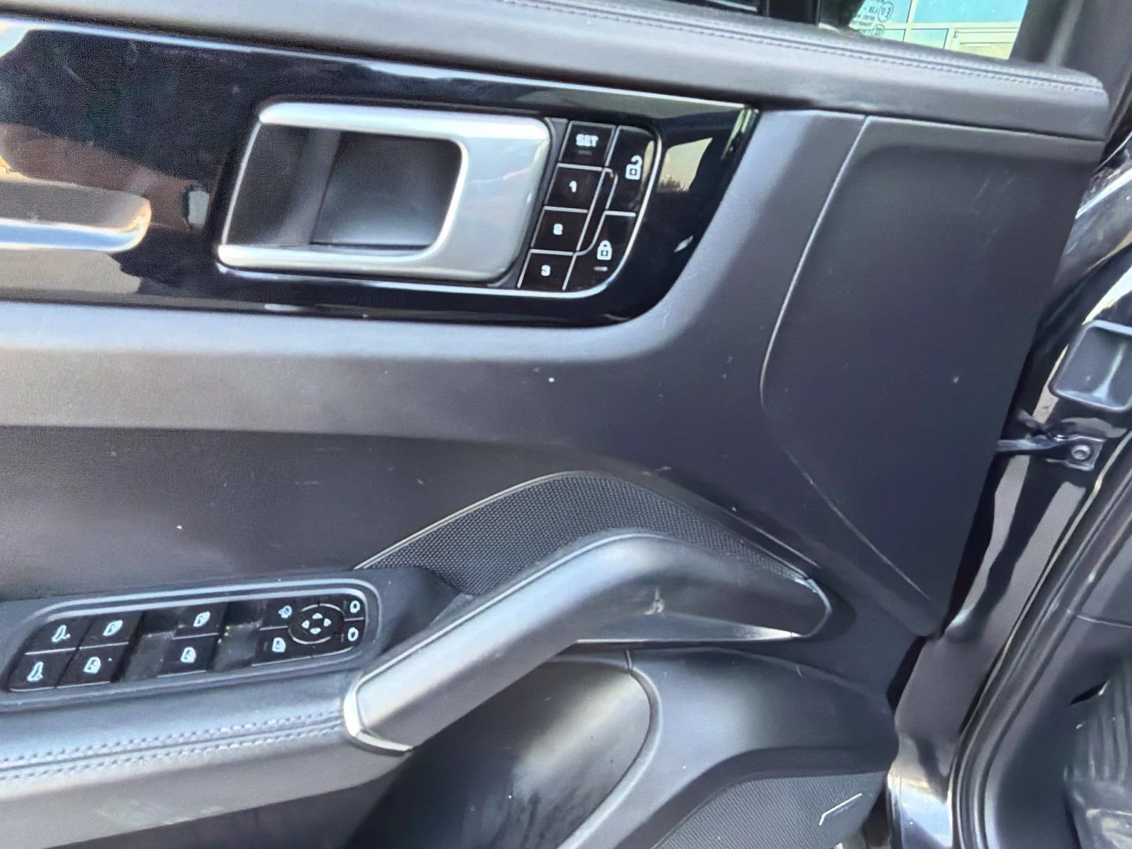 Used 2021  Porsche Turbo image 4
