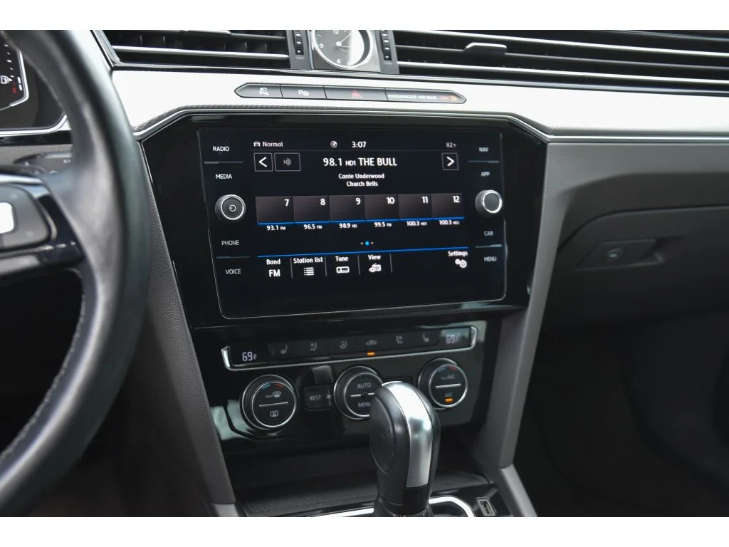 Used 2020 Deep Black Pearl Volkswagen SEL Premium R-Line image 19