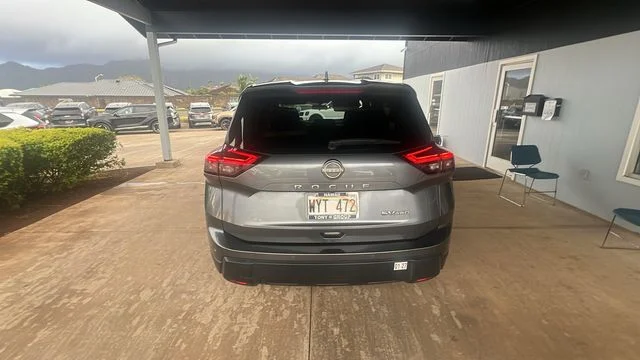 Used 2024 Gray Nissan SV image 4
