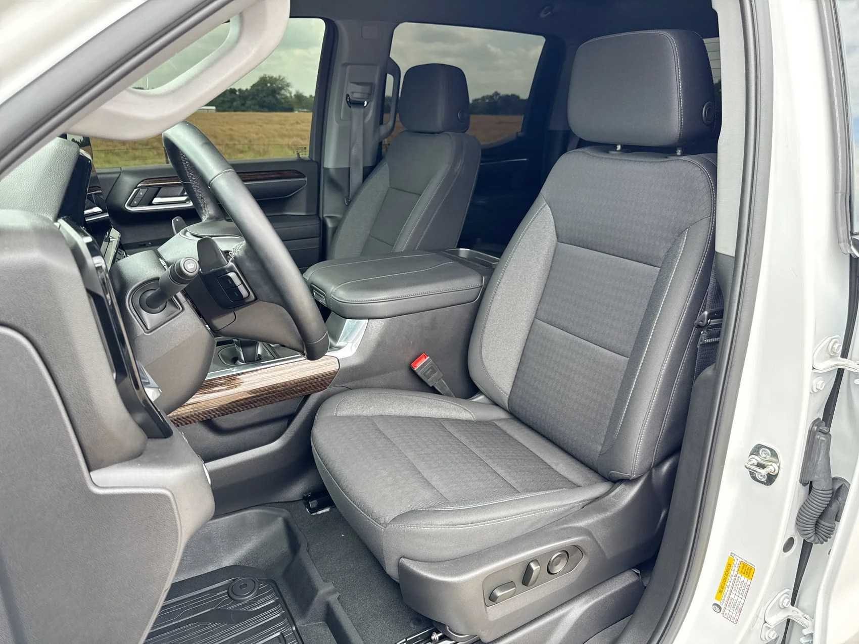Used 2025 Summit White GMC Elevation image 11