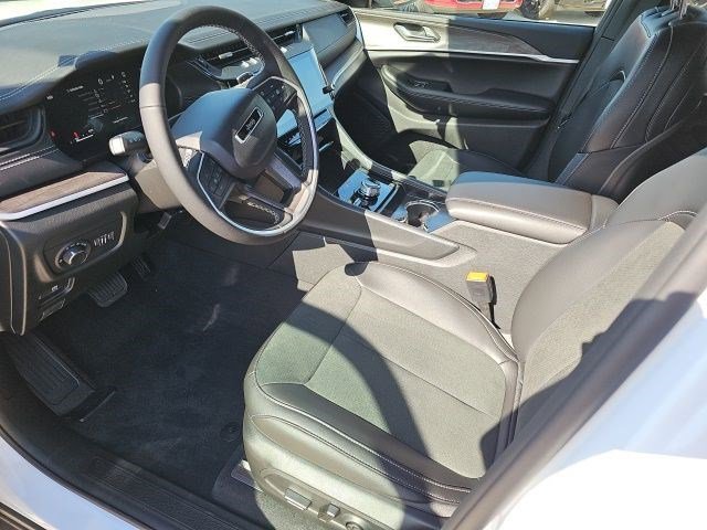 New 2026 Bright White Clearcoat Jeep Laredo Altitude image 17