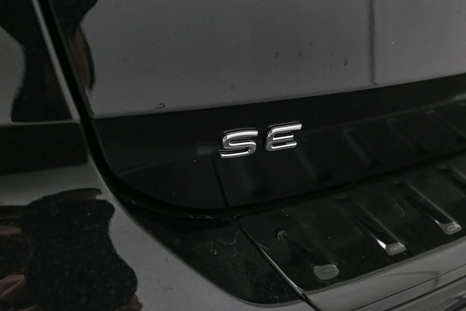 New 2026 Deep Black Pearl Volkswagen SE image 10
