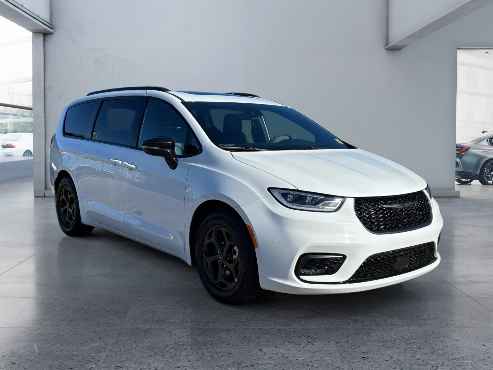Used 2025 Bright White Chrysler Limited image 7