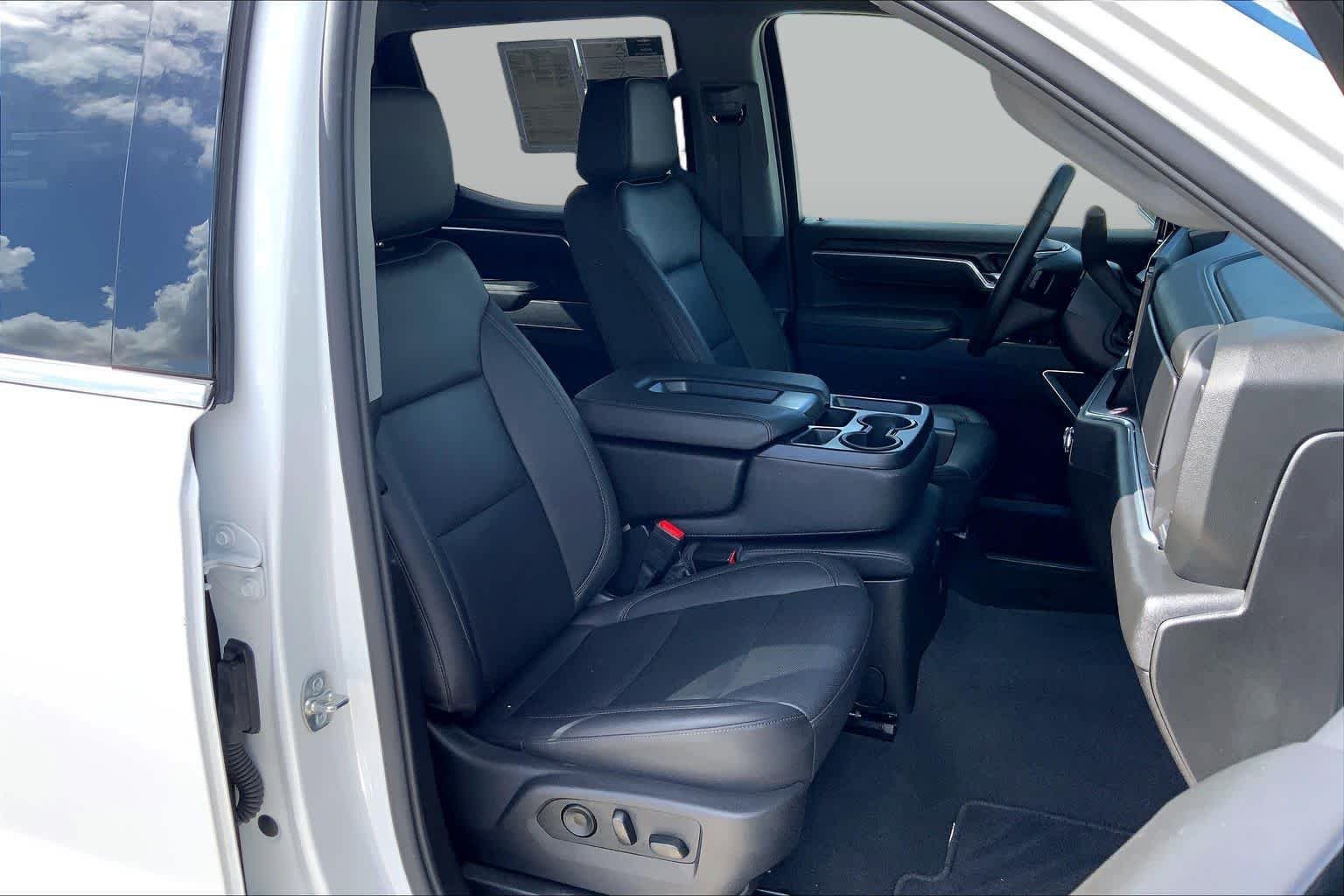 2026 GMC Sierra 1500 SLT - Photo 9