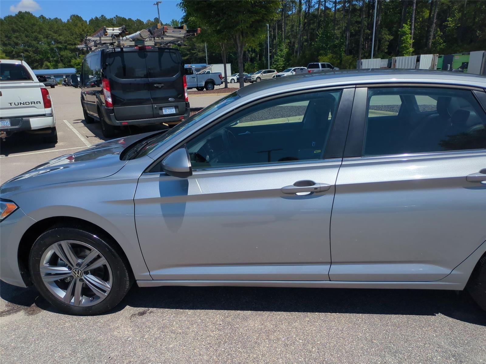 Used 2023  Volkswagen SE image 15
