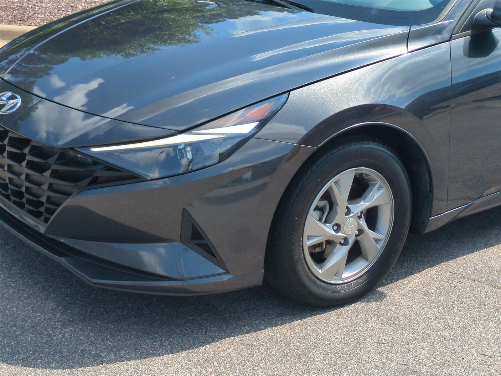 Used 2021 Fluid Metal Hyundai SE image 9