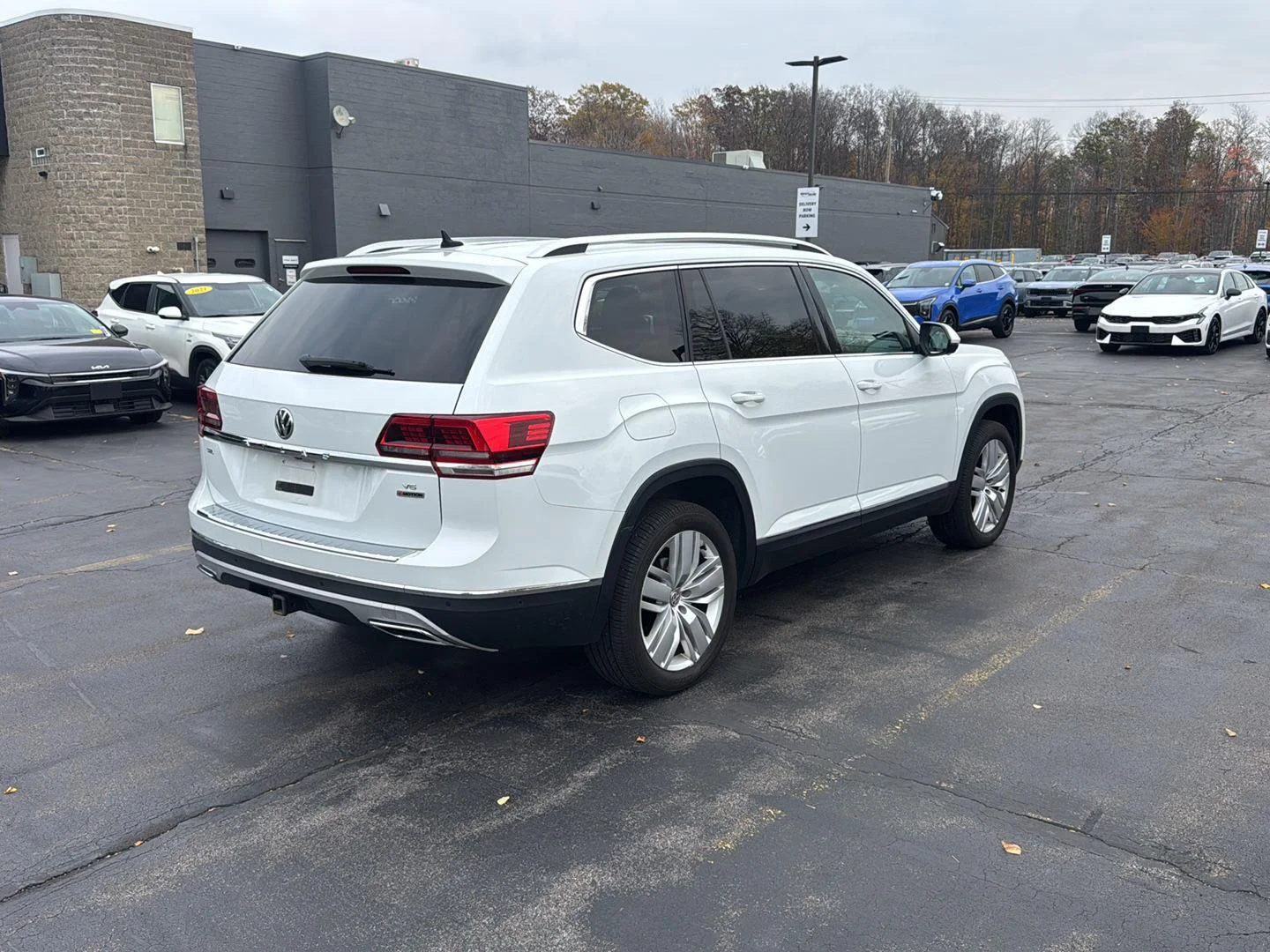 Used 2019 Wh Volkswagen  image 9