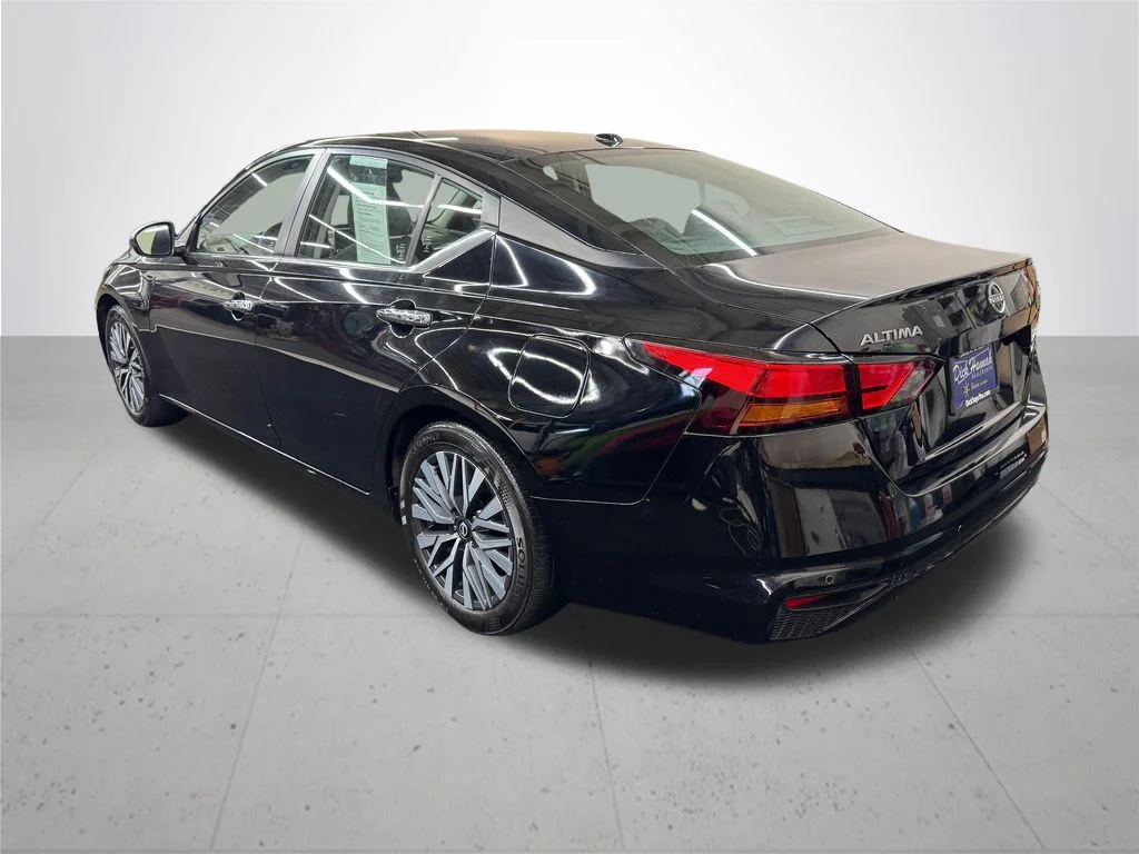 Used 2024 Black Nissan 2.5 SV image 4