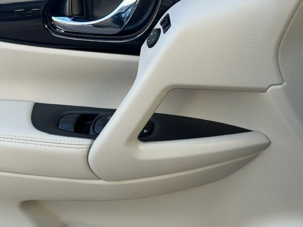 Used 2020 Gray Nissan SV image 27