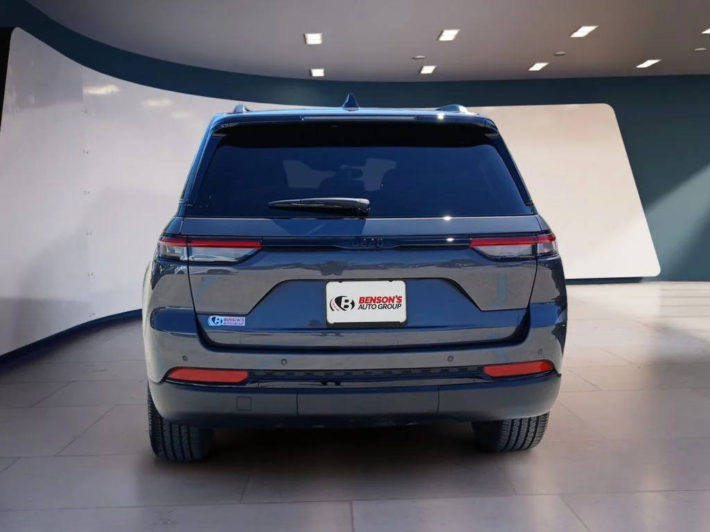 Used 2025 Gray Jeep Altitude X image 4