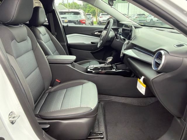 Used 2026 Summit White Chevrolet LT image 16