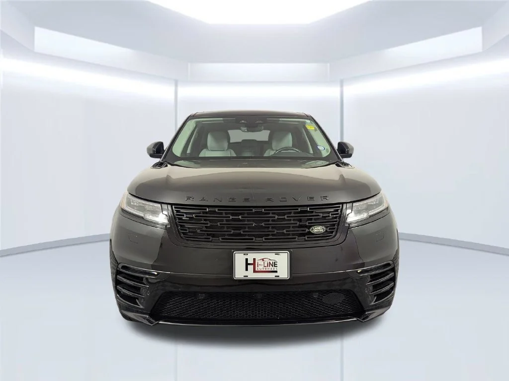 Used 2025 Black Land Rover Dynamic SE image 17