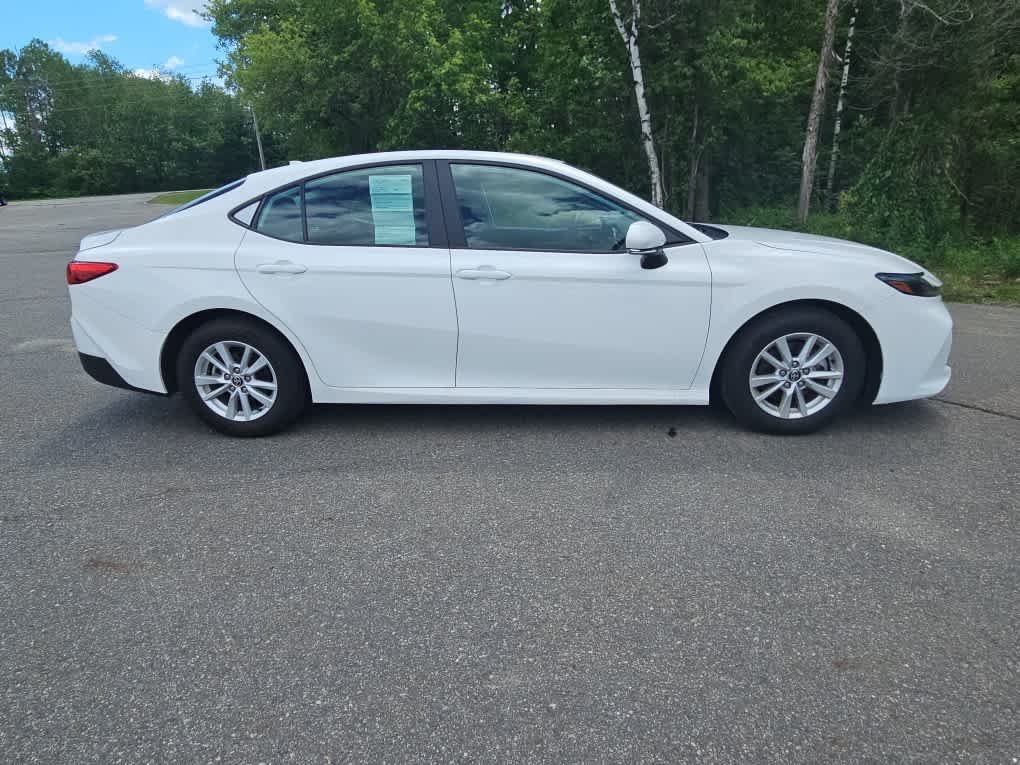 2025 Toyota Camry LE - Photo 8