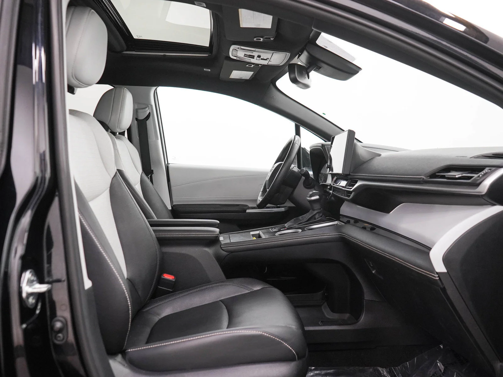 Used 2025  Toyota  image 13